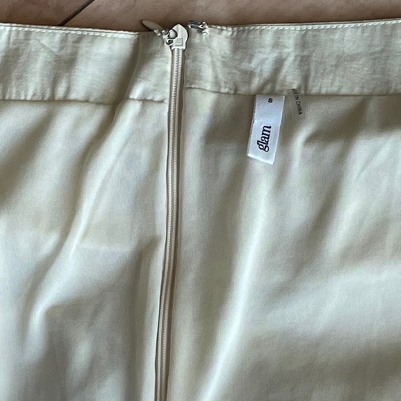 "Glam" Label Ruffled Cream Skirt, Women's Size Small - Picture 6 of 7